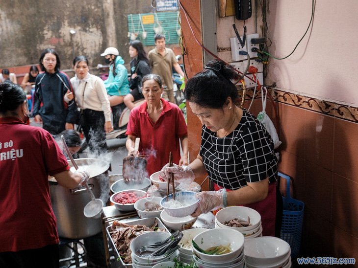 Nấu phở bò tại nhà theo cách quán Michelin, Tết này mê tít - Ảnh 5.