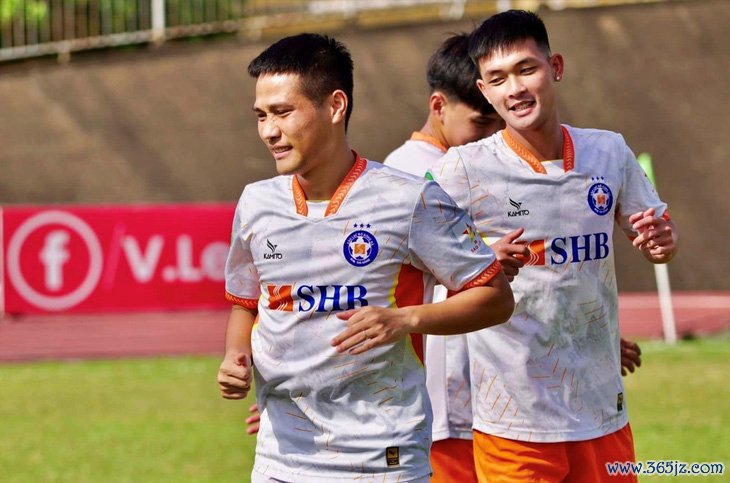 CLB SHB Đà Nẵng nguy cơ rớt hạng V-League: Làm bóng đá kiểu ... 'lạ lùng' - Ảnh 2.